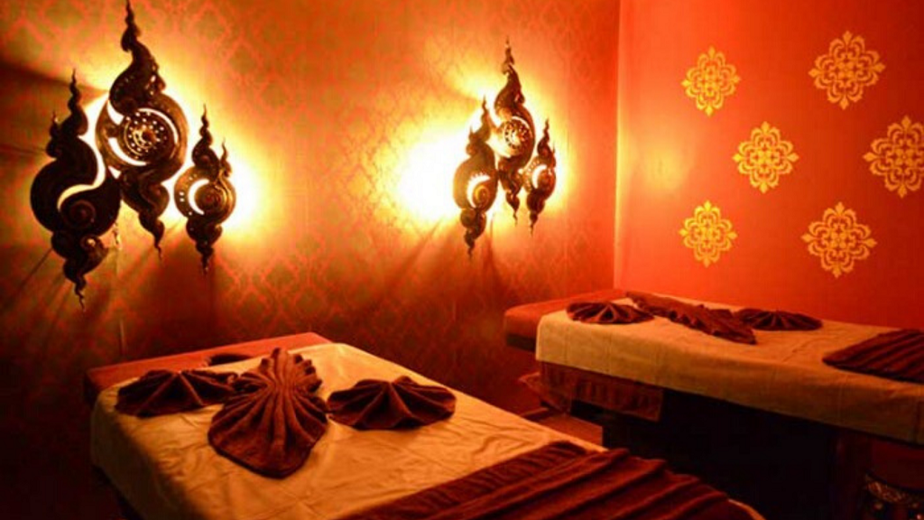 Know the benefits of booking a business trip massage